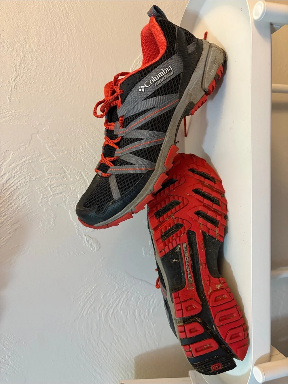 Columbia Men’s Black & Gray Athletic Trail Sneakers with Red Accents